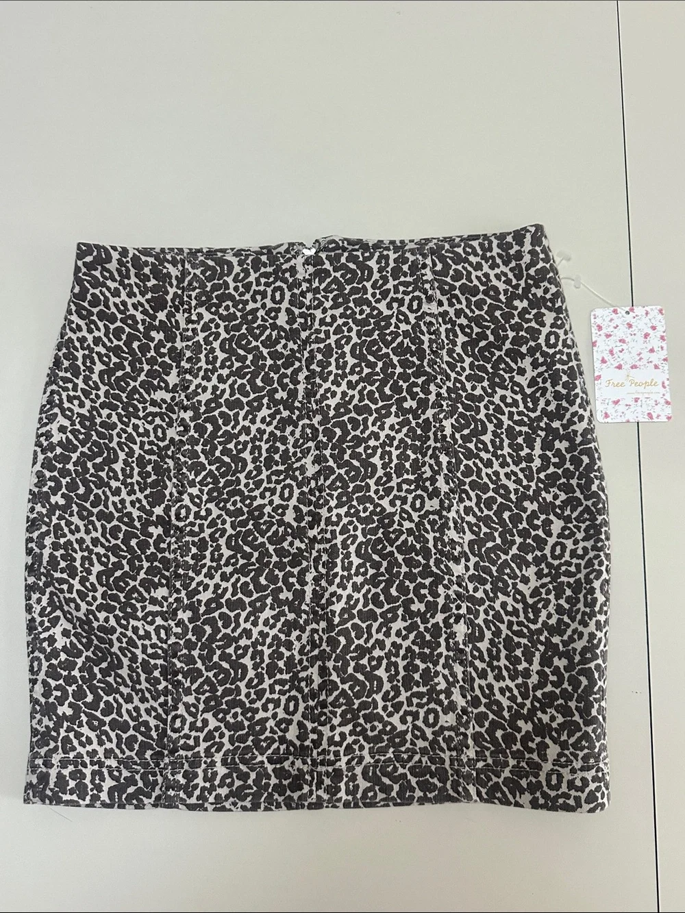 🆕 FREE PEOPLE Beige and Black Leopard Print Mini Skirt NWT SIZE 2